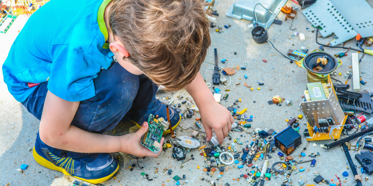 tinker-play-with-unplugged-tech